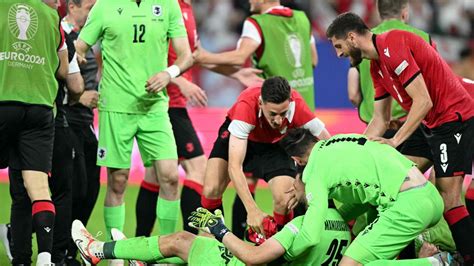 grecia kino live|Revivez la qualification des Géorgiens pour les huitièmes de .
